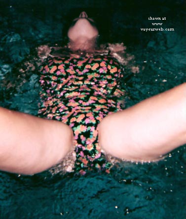 Pic #1LB In The Hot Tub