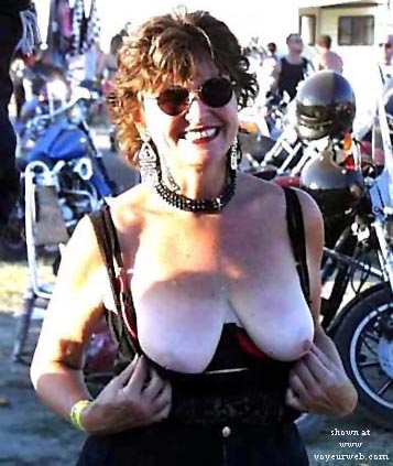 Pic #1Titty Alley