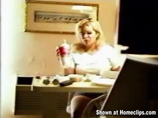 Pic #1SHEILA LIKES TO FLASH!