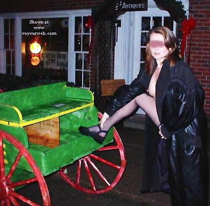 Pic #1Nudie Flashing2