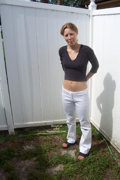 Pic #1Sweet Melissa In The Yard