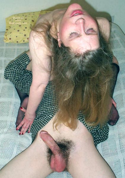 Pic #1Sarah Takes A Licking