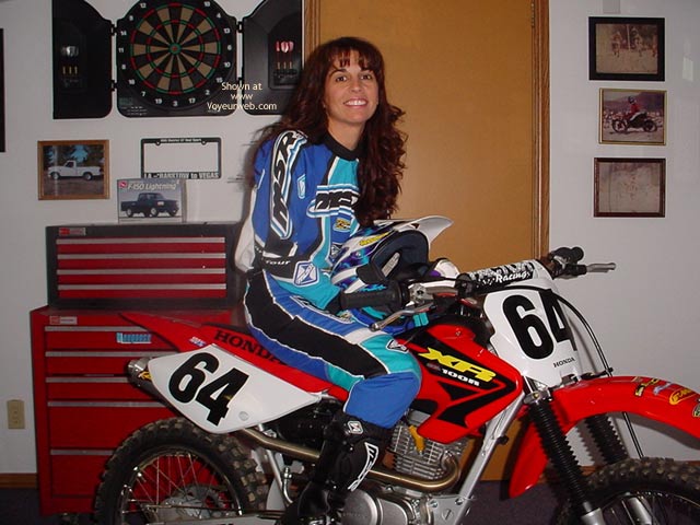 Pic #1Brunette- Keeping In Touch