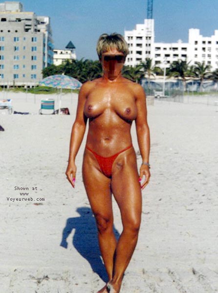 Pic #1beach babe 4