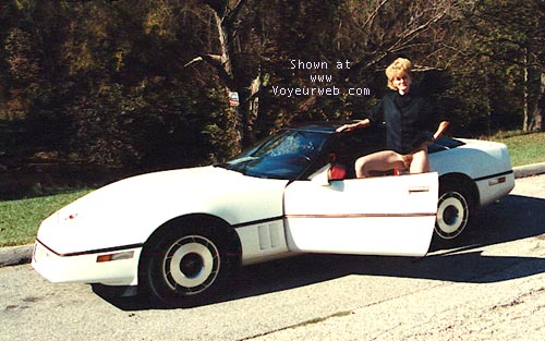 Pic #1 Little White Corvette (BLUR EYES)