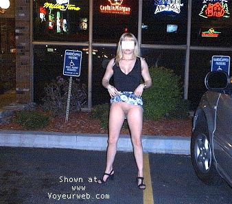 Pic #1*RF Blonde Kelly at the Bar