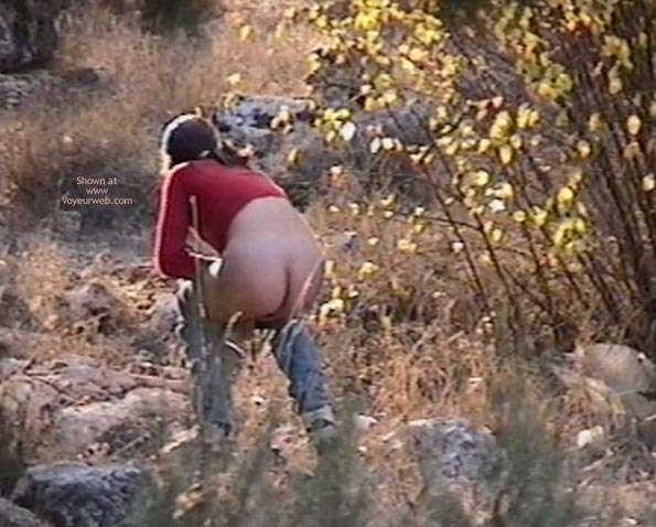 Pic #1Girl make pee in the park