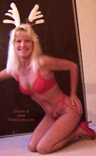 Pic #1TinyT-Santa's Newest Deer (title)