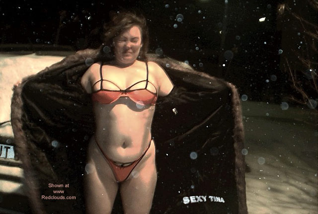 Pic #1SexyTina in the Snow