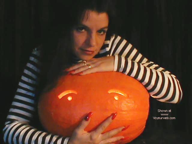 Pic #1Happy Voyeur-Ween 1