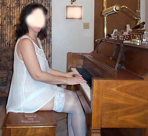 Pic #1Ell On The Piano