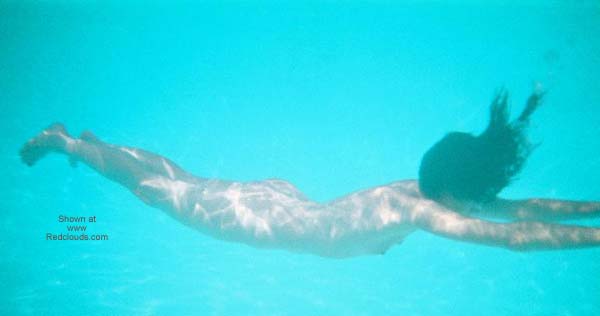 Pic #1UW Nude in The Pool