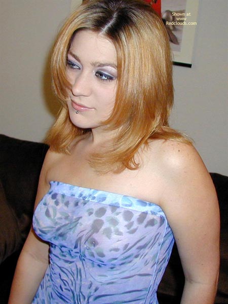 Pic #1Emma - 19 Yo Rc Debut
