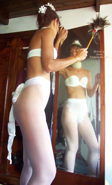 Pic #1The Maid is Having Fun !