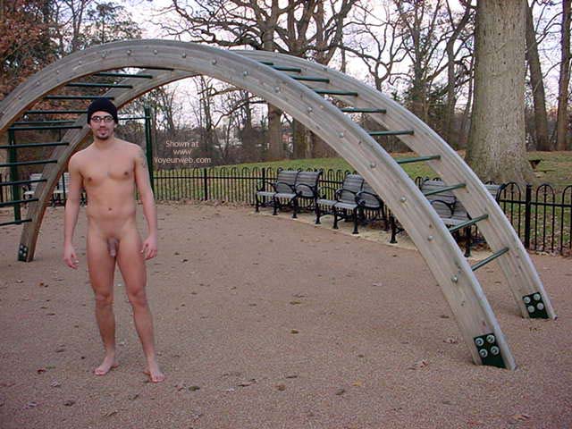 Pic #1M* More Nude Around Town