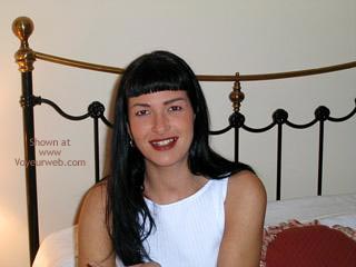 Pic #1Laura Gets Nekid