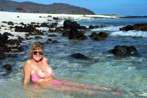Pic #1 Louisa on Vacation in Hawaii