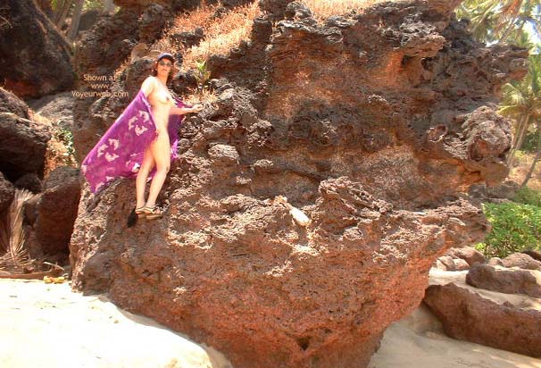 Pic #1Indian Babe Nude On The Rocks