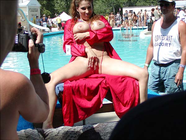 Pic #1Nude A Poppin