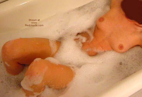 Pic #1Guess Whos Back, In The Tub 2