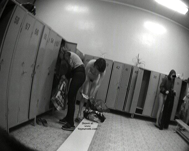 Pic #1Woman Going In A Sauna