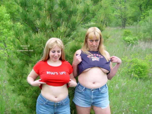 Pic #1Roxanne And Rebica Hike Nude