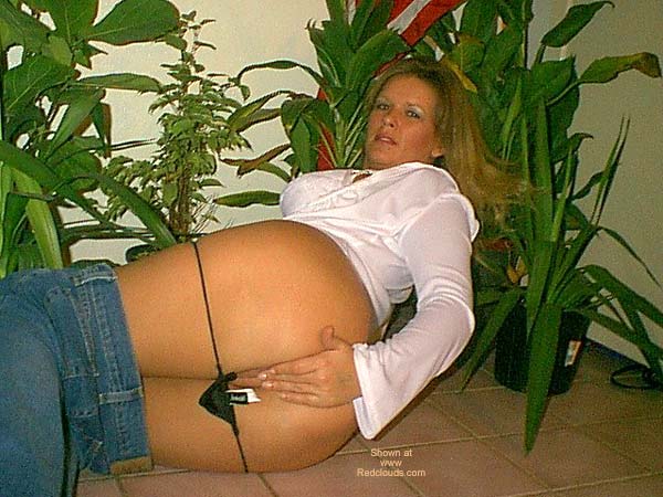 Pic #1TxPartyGirl in (&amp; Out) of Her Lowrise Jeans 1