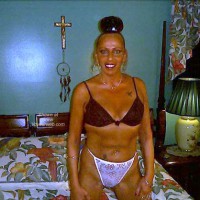 Pic #1Mrs. Lucky (Green Eyed Lady)