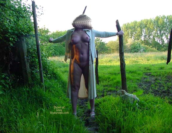 Pic #1Lolo Nue en Ext&eacute;rieur 1