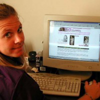 Abril Surfing The Net