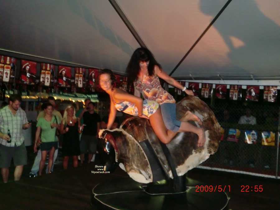Pic #1Girls On The Bull