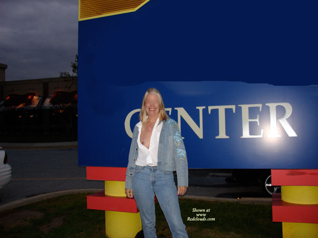 Pic #1Lee Continuing