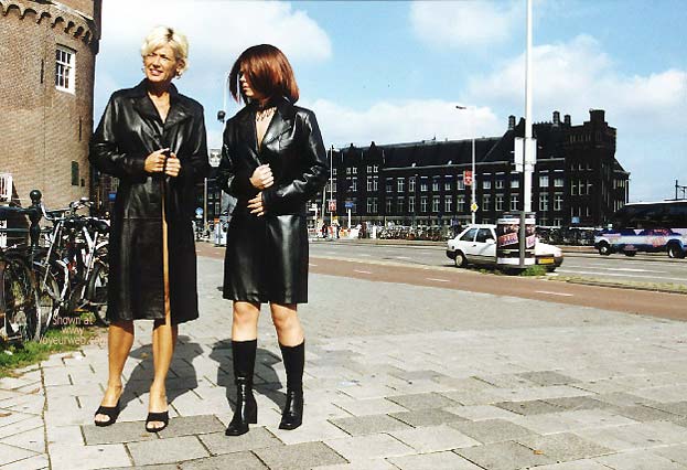 Pic #1*GG Greta and Lisa Nude on Prins Hendrikkade
