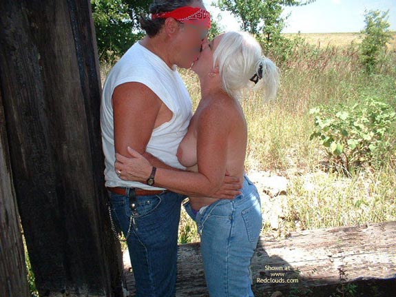 Pic #1Tammy Enjoying Male Friend