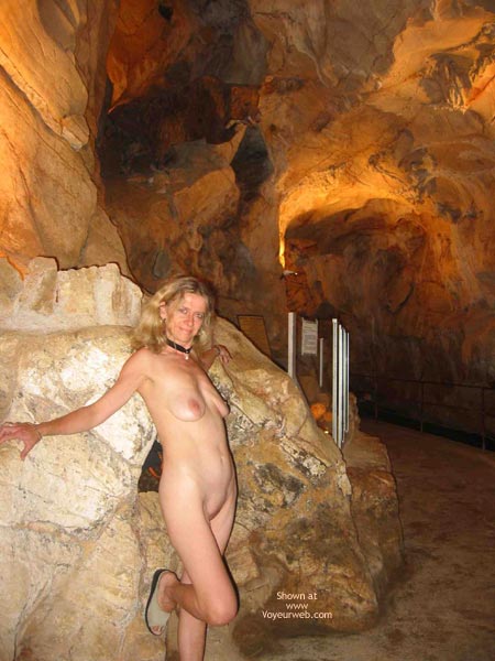 Pic #1Plastique In Burgundy 'S Cave