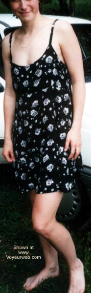 Pic #1Mona Im Kleid