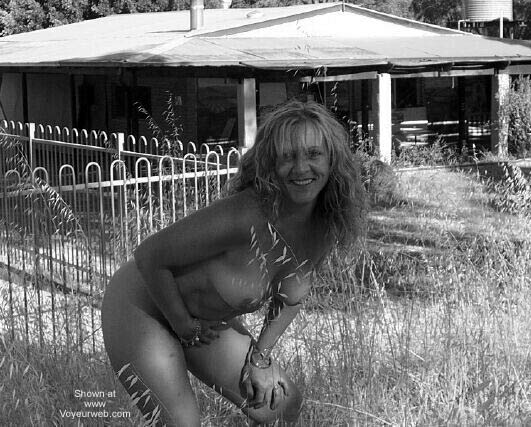 Pic #1West Oz Girl Playing The Field