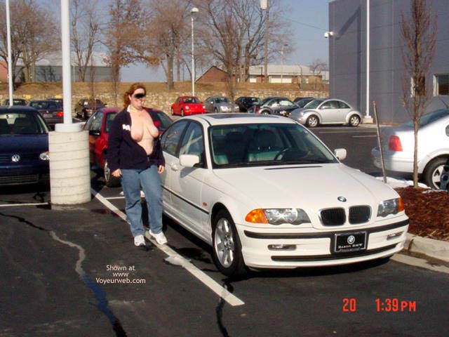 Pic #1She Likes To Show