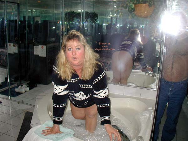 Pic #1Toni in The Hot Tub