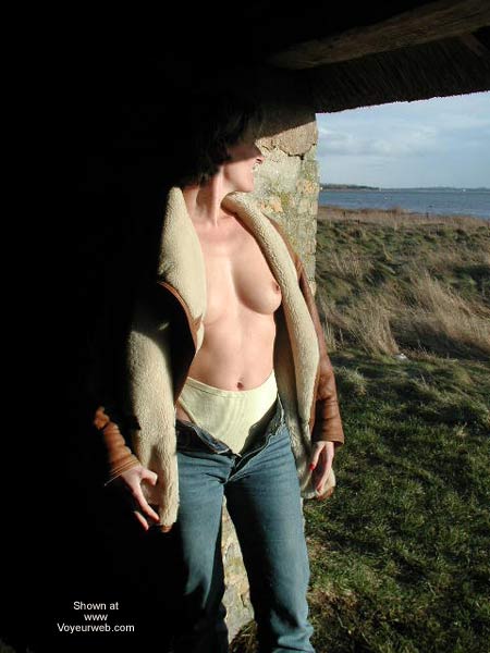 Pic #1Kristin Bravin' The Cold