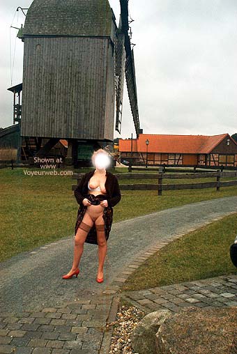 Pic #1Mausi Nude in Public