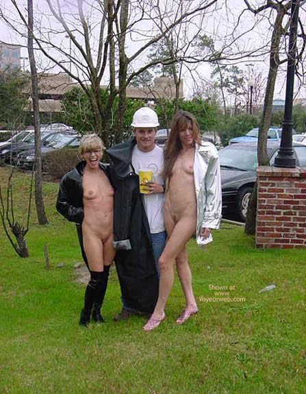 Pic #1*GG Eve and Heide Meet a Guy