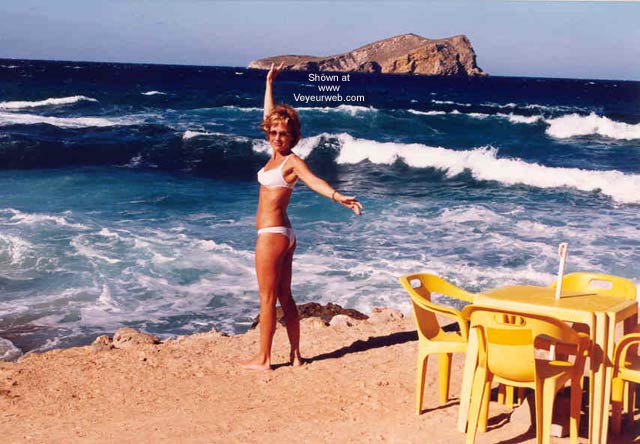 Pic #1Maggie by The Sea