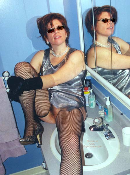 Pic #1DeeDee Goes A-Partying