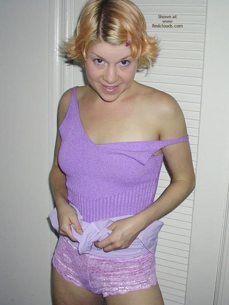 Pic #1Tea 20 Yo Spreads Her Cute, Clean Butt!