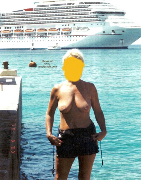 Pic #1Elgee Goes On A Cruise 2