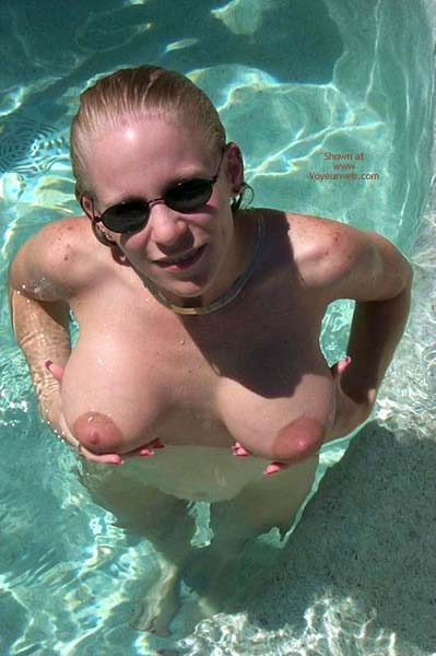 Pic #1Ari in the Pool