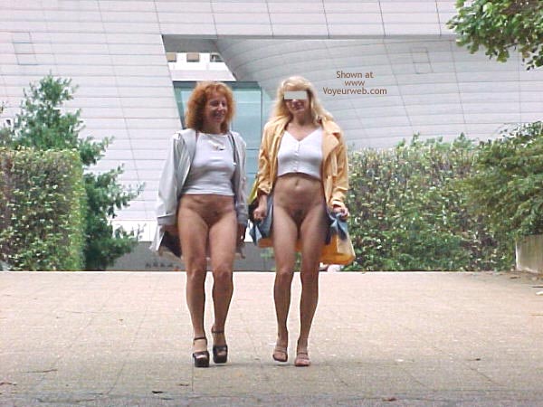 Pic #1 *NP Ma-al &amp; Magalie are Waiting For The Bus