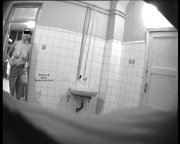 Pic #1Pool Dress Room