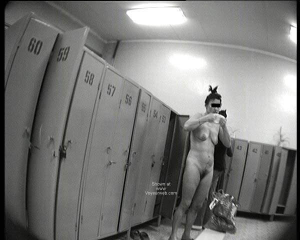 Pic #1Pool Dress Room